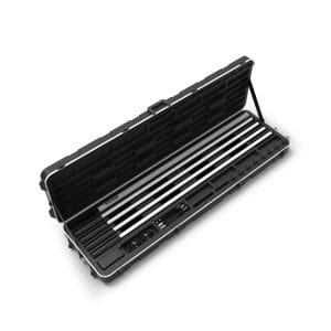 Transportcase des Chauvet DJ Freedom Flex Stick X4 Sets mit LED Lichtstäben und Zubehör im Koffer